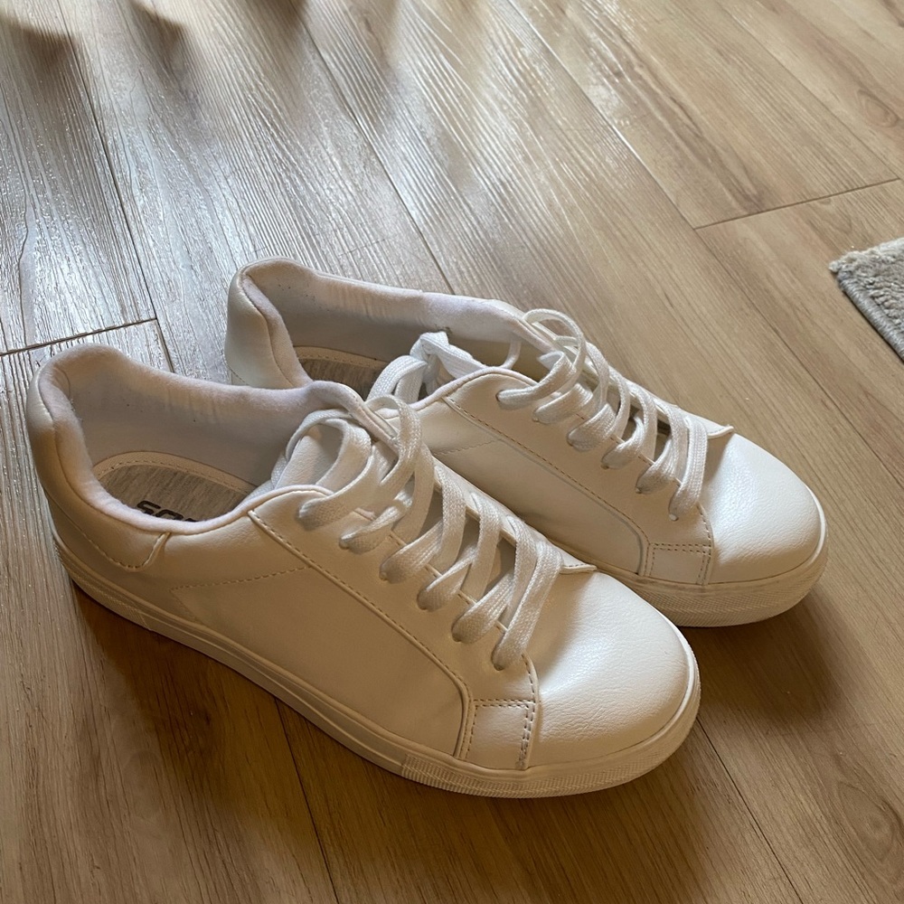 Women’s Soda Leather Platform Sneakers Size 8